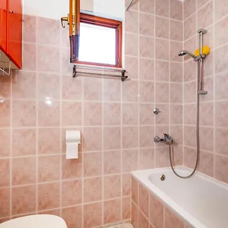 Apartment 3 Bedroom Gorgeous In *