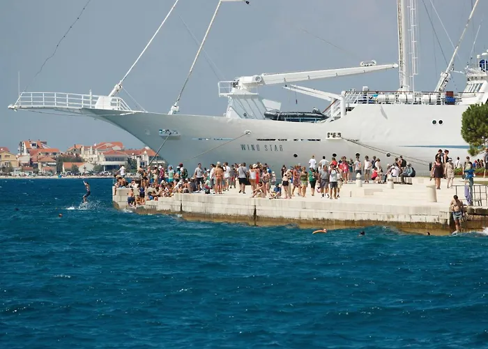 With Sea View I Apartament Maslenica